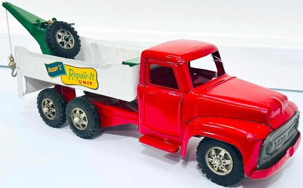 Buddy L Postwar #3667 Repair - It Unit Tow Truck red/white/green: Buddy L Postwar #3667 Repair - It Unit Tow Truck red/white/green, in C7 and from 1953.