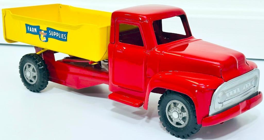 Buddy L Postwar #3634 Hi - Lift Farm Supplies Dump Boxed red and yellow (1 of 7)