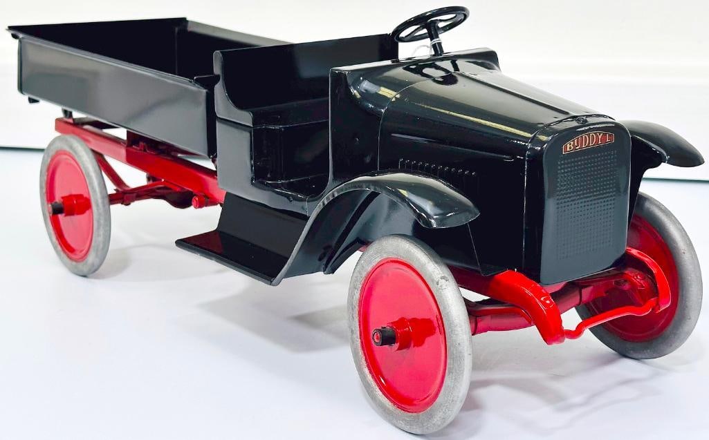 Buddy L Prewar #201R Dump Truck Ratchet Black: Buddy L Prewar #201R Dump Truck Ratchet Black, repainted to appear C7 and made in 1923 to 1929.