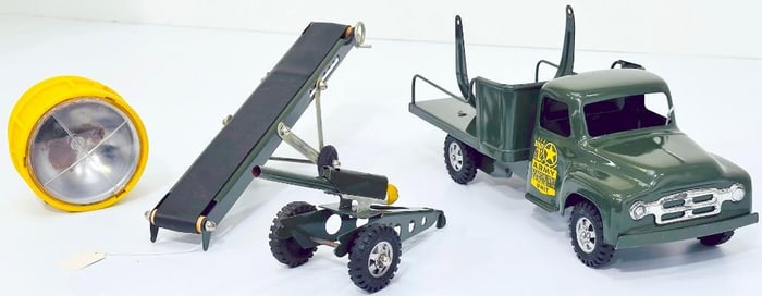 Buddy L Postwar #5545 Army Searchlight Truck olive with trailers