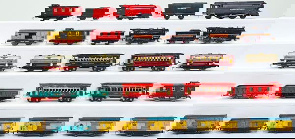 Lionel Prewar O Gauge Assorted Passenger Cars/1668E Gunmetal Locomotive and Gunmetal Tender