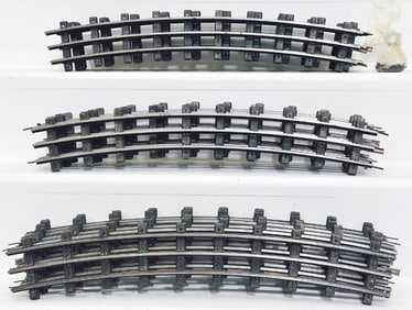 Lionel Prewar O Gauge 16 Sections of Curved T - Rail track with some fittings