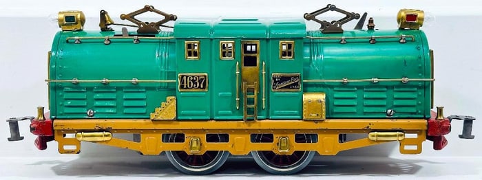 American Flyer Prewar Wide Gauge Pocahontas 4637 Green & Cream Electric Locomotive with bell