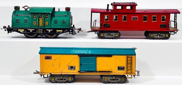 Lionel Prewar Standard Gauge 10 Peacock Electric Locomotive and American Flyer 4011 Caboose and 4018