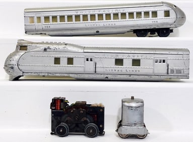 Lionel Prewar O Gauge 752E Silver Streamliner Power Unit and 754 Silver Streamliner Observation Car