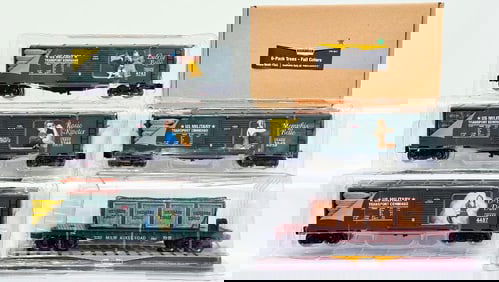 Menards Modern O Gauge Ten (10) Assorted Freight Cars Boxed