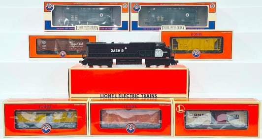 Lionel Modern O Gauge Seven (7) Assorted Freight Cars/ 8365 GE  DASH -  9 Demonstrator Switcher