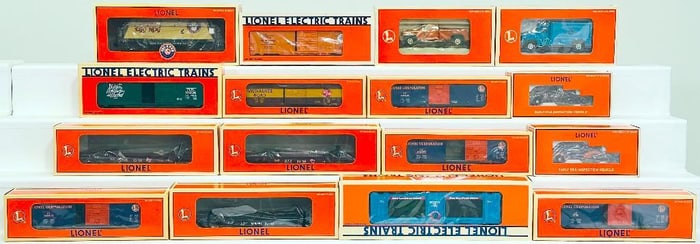 Lionel Modern O Gauge Sixteen (16) Assorted Freight Cars Boxed
