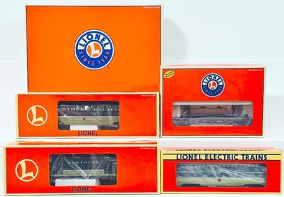 Lionel Modern O Gauge NP Aluminum Passenger Car 2 - Pack/Northern Pacific Moe and Joe Operating