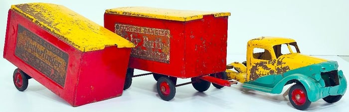 Buddy L Prewar green and yellow Tractor with Baby Ruth/Butter Finger Tandem Trailers green/yellow