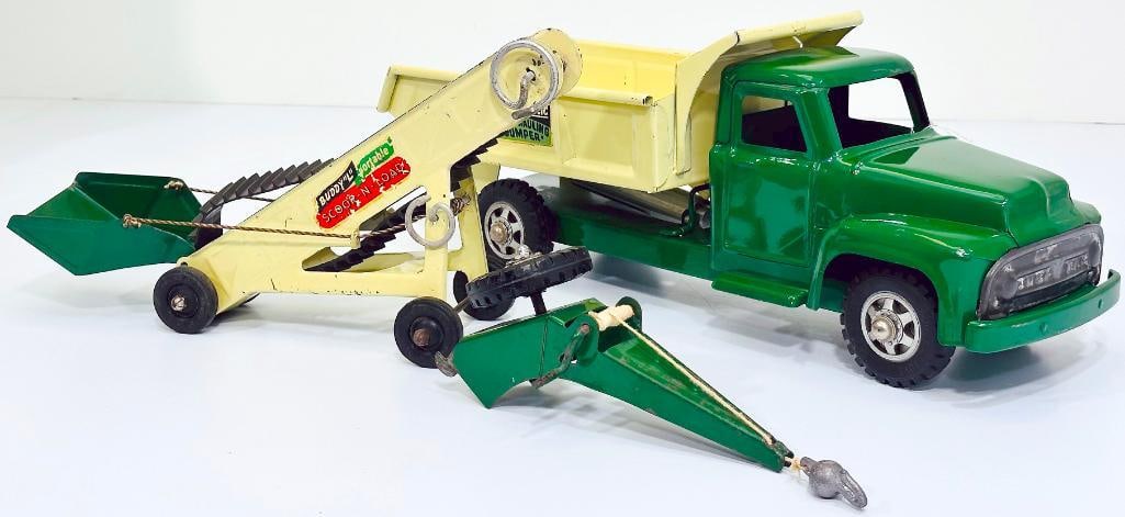 Buddy L Postwar 5672 Hydraulic Dump Truck green and cream manufactured in 1956 (1 of 9)