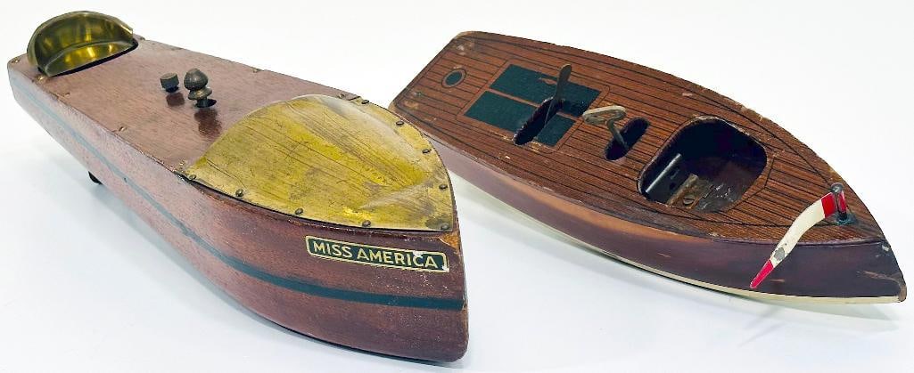 Mengal Prewar Wood Speed Boat with clockwork mechanism that does not operate/Wood Speedboat Windup (1 of 7)