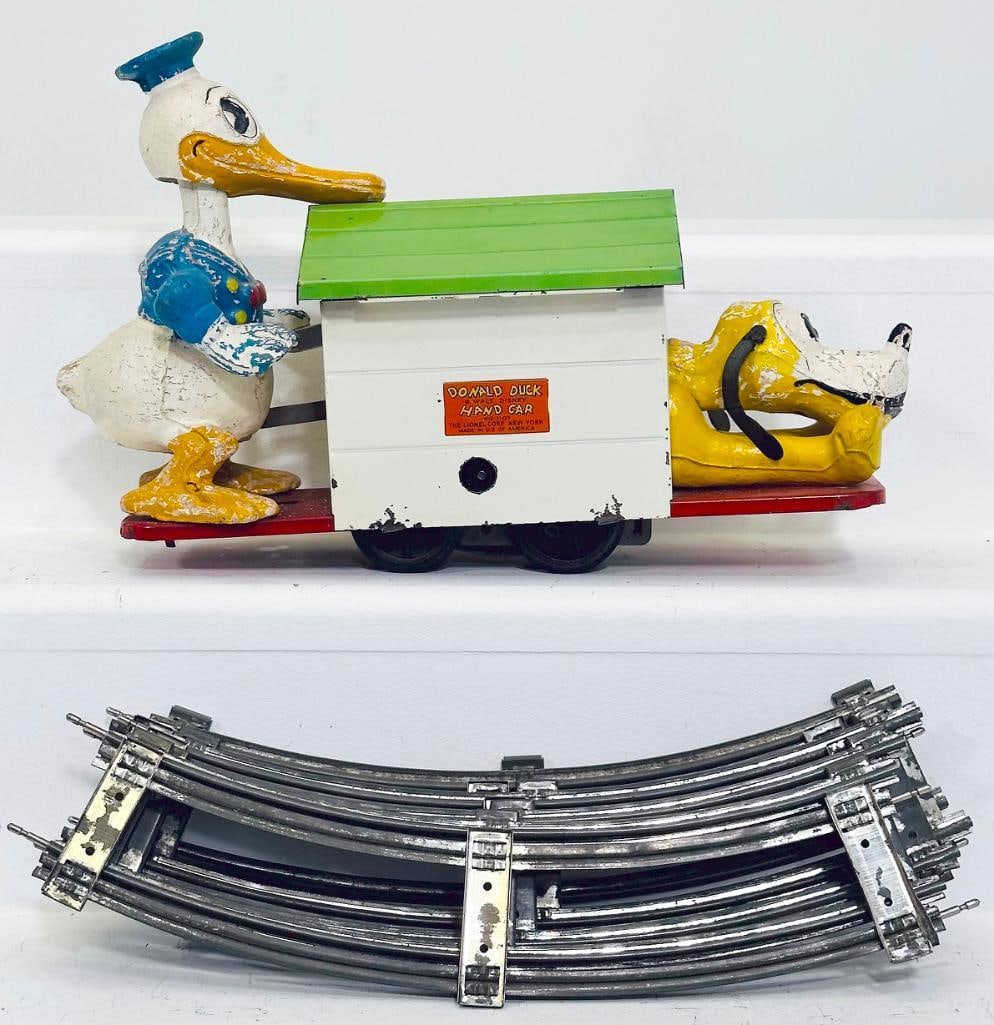 Lionel Prewar O Gauge - Donald Duck Hand Car: Lionel Prewar O Gauge - Donald Duck Hand Car, in C6 or better. The clockwork mechanism is functional but no key.
