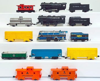 Mexican Marx Modern O Gauge 999 Freight Set with Locomotive X2 and Eight (8) Assorted Freight Cars