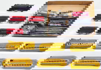 Marx Prewar O Gauge New York Central Locomotive & Tender/Three red Passenger Cars/UP Streamliner Set