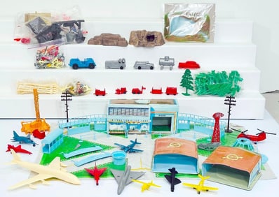 Marx Postwar O Gauge Jetport and Vintage Yogi Bear Yellowstone National Park Set