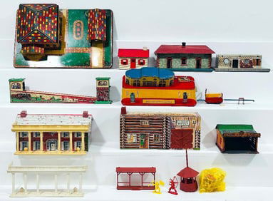 Marx Postwar O Gauge Toys/Railroad Incline/Suburban House and Garage/Municipal Airport/Union Station