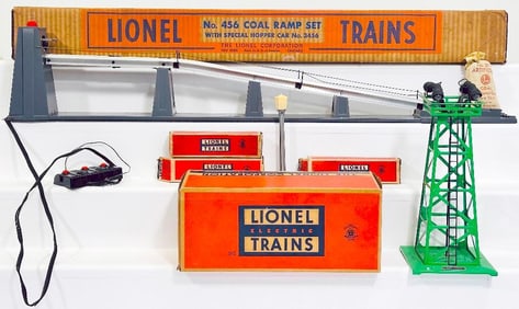 Lionel Postwar O Gauge 456 Coal Ramp Set Boxed and 395 Floodlight Tower Boxed