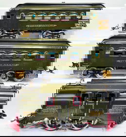 Lionel Prewar Standard Gauge 33 Olive Green Electric Loco and 35 -36 Olive Green Passenger Cars