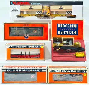 Lionel Modern O Gauge Southern Pacific TTUX/Operating Sawmill/Four (4) Assorted Freight Cars