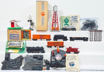 Lionel Postwar O Gauge 2026 Freight Steam Locomotive and 6466W Tender with 5 assorted Freight Cars