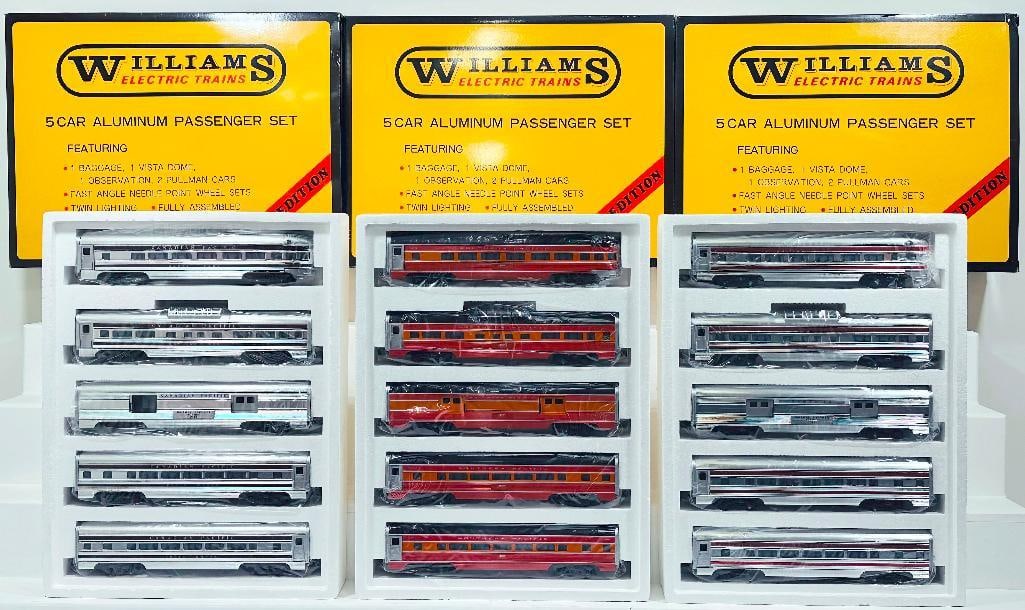 Williams Modern O Gauge Santa Fe Striped Aluminum Passenger Set/Canadian Pacific Striped Passenger (1 of 8)