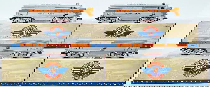 Lionel Modern O Gauge Western Pacific F?3 A Diesel Powered Locomotive and F?3 A Nonpowered Diesel
