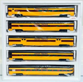 Weaver Modern O Gauge Union Pacific Yellow Scale Aluminum 5 Car Passenger Set Boxed