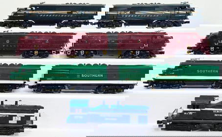 Lionel Modern O Gauge 8566 and 8661 Southern A - B Diesel Units and 8952 Pennsylvania A - A Diesel