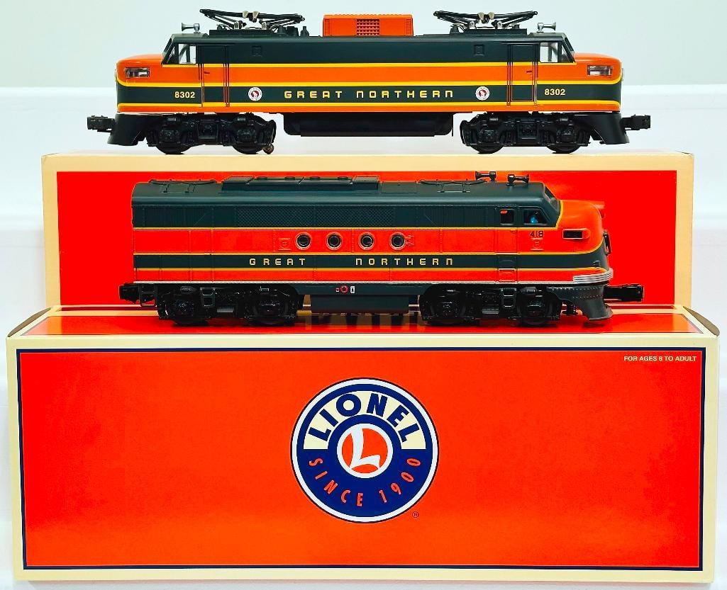 Lionel Modern O Gauge Great Northern FT Locomotive and Great Northern Electric Engine Boxed (1 of 7)