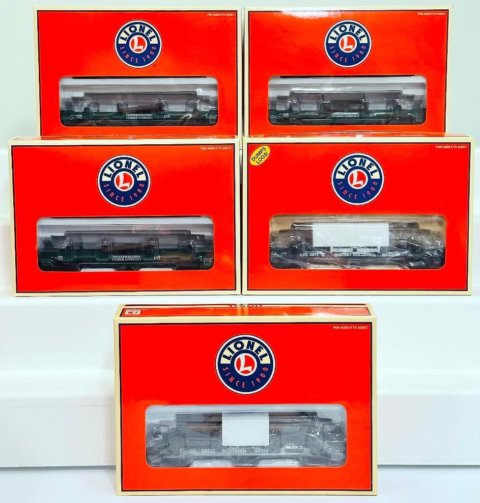 Lionel Modern O Gauge Great Northern Log Dump Car–Weyherhaeusen Log Dump Car X3–British Columbia (1 of 4)