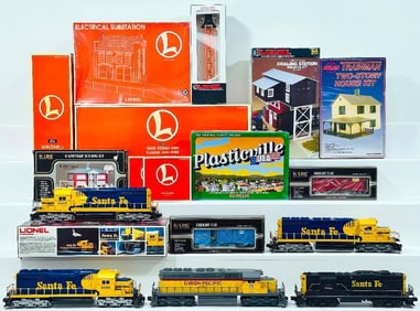 Lionel Modern O Gauge Santa Fe SD 40 Diesel Locomotive X3–Union Pacific Switcher–Santa Fe