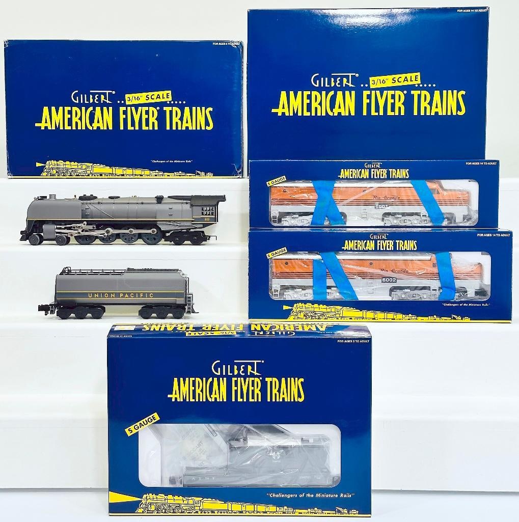 American Flyer Lionel Modern S Gauge Union Pacific 4-8-4 Northern Locomotive and Tender/Santa Fe Car (1 of 7)