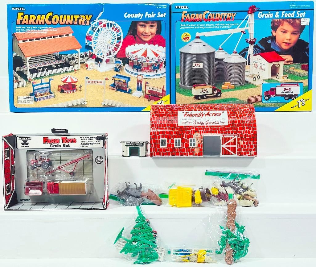 Ertl Modern Farm Country County Fair Set and Ertl Farm Country Crane and Feed Set Boxed (1 of 7)