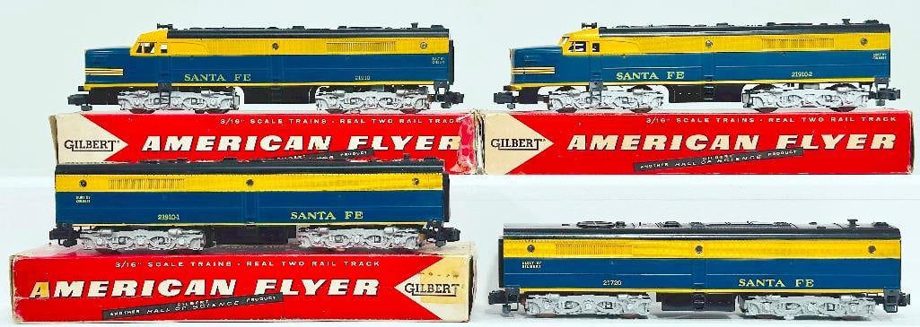 American Flyer Postwar S Gauge Santa Fe Black/Blue/Yellow 21910-21720-21910-2 Santa Fe A-B -A Units: American Flyer Postwar S Gauge Santa Fe Black/Blue/Yellow 21910 - 21720 - 21910 - 2 Santa Fe A - B - A Alco Diesel Units, each in C7 plus or better. This Lot also includes original boxes for the 21910
