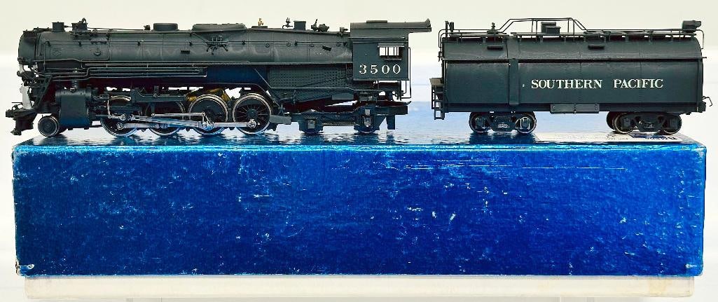 Balboa Models Brass HO Scale Southern Pacific B - 1 Berkshire 2 - 8 - 4 Locomotive and Tender Boxed: Balboa Models Brass HO Scale Southern Pacific B - 1 Berkshire 2 - 8 - 4 Locomotive and Tender Boxed, in C7 and with its original box. This item does not operate.
