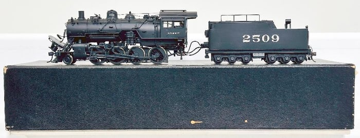 Hallmark Models Brass HO Scale ATSF Class 2507 2 - 8 - 0 Locomotive and Tender Boxed
