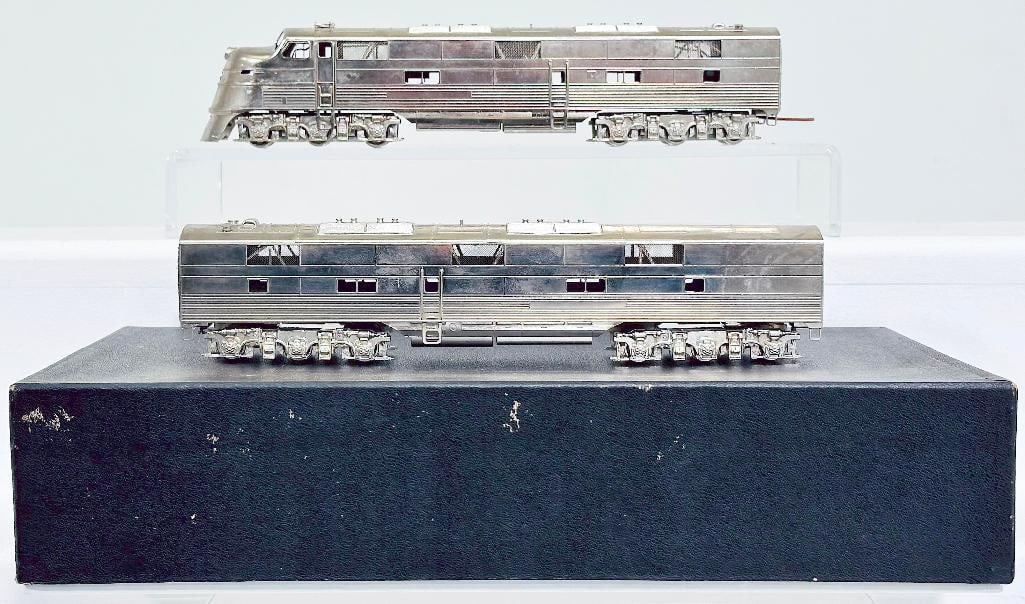 Hallmark Models Brass HO Scale EMD E - 5 Boxed: Hallmark Models Brass HO Scale EMD E - 5 Boxed, in C7 plus or better and with its original box. This item operates, but has foam issues.