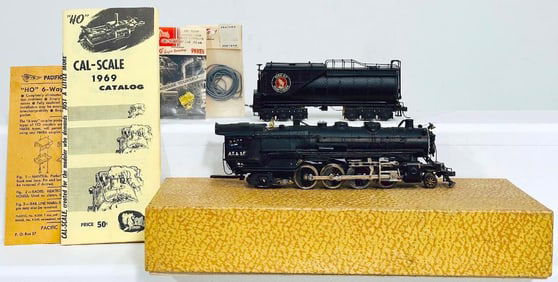 Tenshodo Brass HO Scale Great Northern 2 - 8 - 2 Locomotive and Tender Boxed