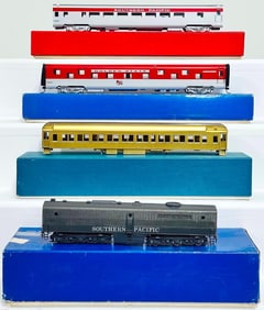 Balboa Models Brass HO Scale Southern Pacific Gray B Unit Powered Boxed and Southern Pacific Pullman