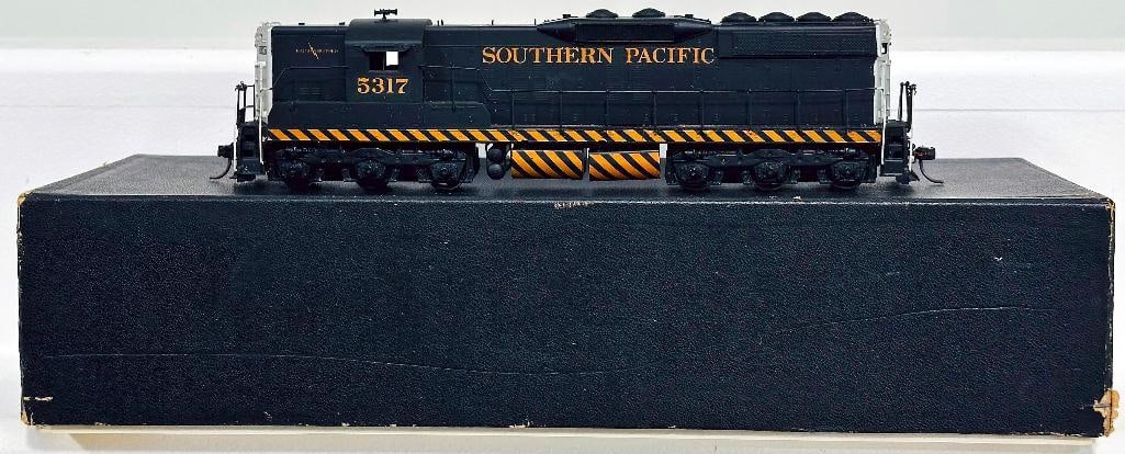 Hallmark Models Brass HO Scale Southern Pacific EMD SD - 9 Diesel Switcher Boxed (1 of 8)