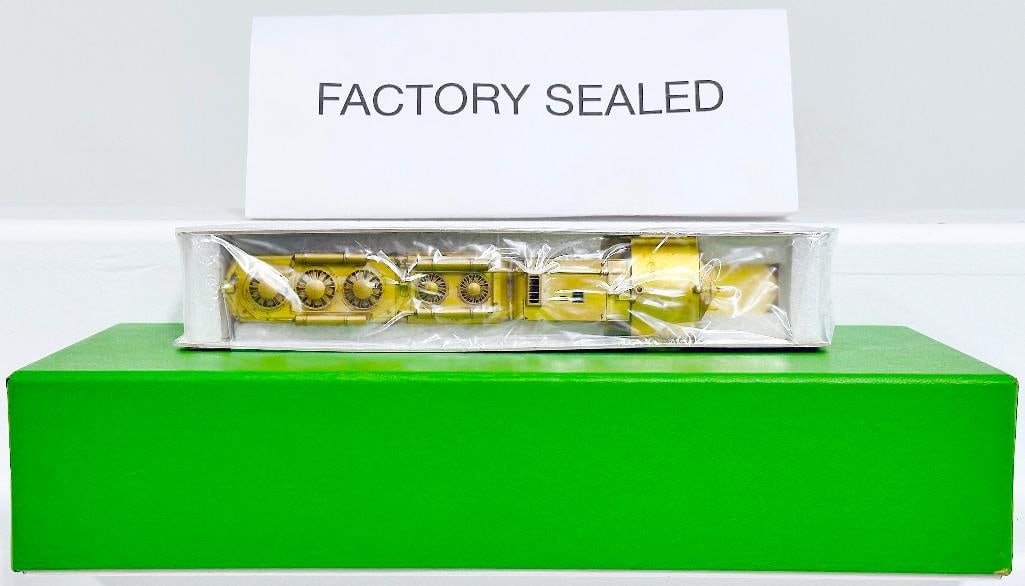 Overland Models Ajin Precision Brass HO Scale AT&SF SD 26 Switcher Boxed: Overland Models Ajin Precision Brass HO Scale AT&SF SD 26 Switcher Boxed, in C8 to C9, and with its original box. The Switcher is operational.