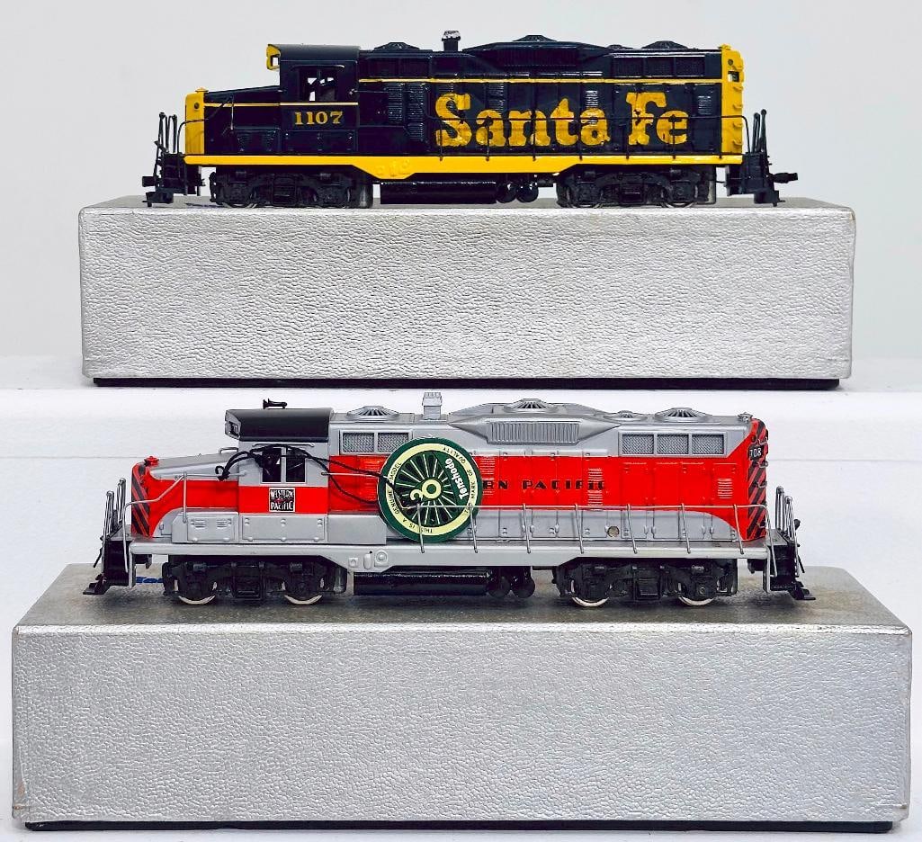 Tenshodo Brass HO Scale GP - 20 Western Pacific Diesel Switcher Boxed/Santa Fe GP-20 Diesel Switcher: Tenshodo Brass HO Scale GP - 20 Western Pacific Diesel Switcher Boxed and Santa Fe GP-20 Diesel Switcher Boxed, each in C7 and each with its original box. Each of the units is not operational.