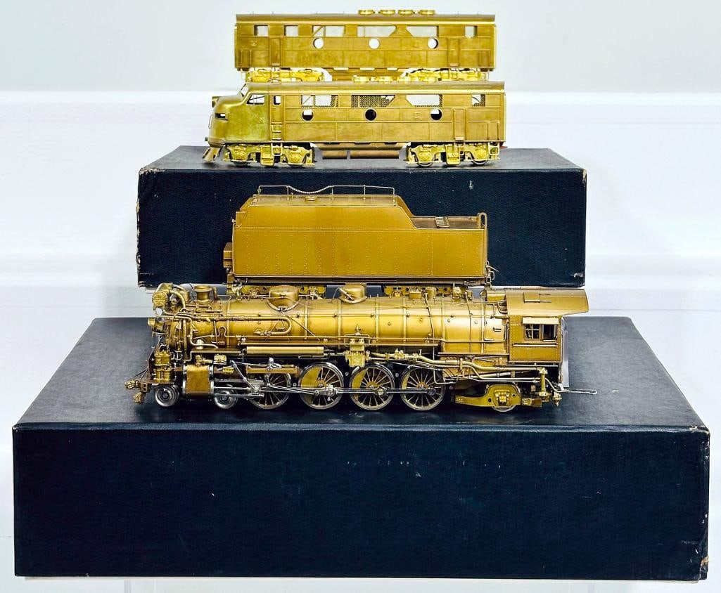 Hallmark Models Brass HO Scale Texas and Pacific 4 - 8 - 2 Locomotive and Tender Boxed (1 of 8)