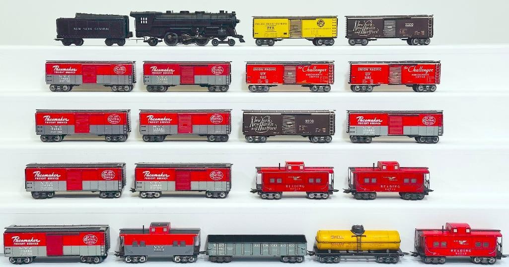 Marx Postwar O Gauge Eleven (11) Assorted 8 wheel Freight Cars and 333 Locomotive and Tender (1 of 6)
