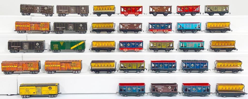 Marx Postwar O Gauge Nine (9) Assorted 8 wheel Freight Cars/Twenty-four (24) Assorted 6 inch Cars (1 of 13)