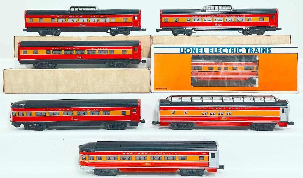 Lionel Modern O Gauge SP Daylight Aluminum Vista Dome Car and Six Assorted Southern Pacific Cars: Lionel Modern O Gauge SP Daylight Aluminum Vista Dome Car and Six (6) Assorted Southern Pacific Passenger Cars, including SP Daylight Aluminum Vista Dome Car, in C8 and with original box, Southern Pac