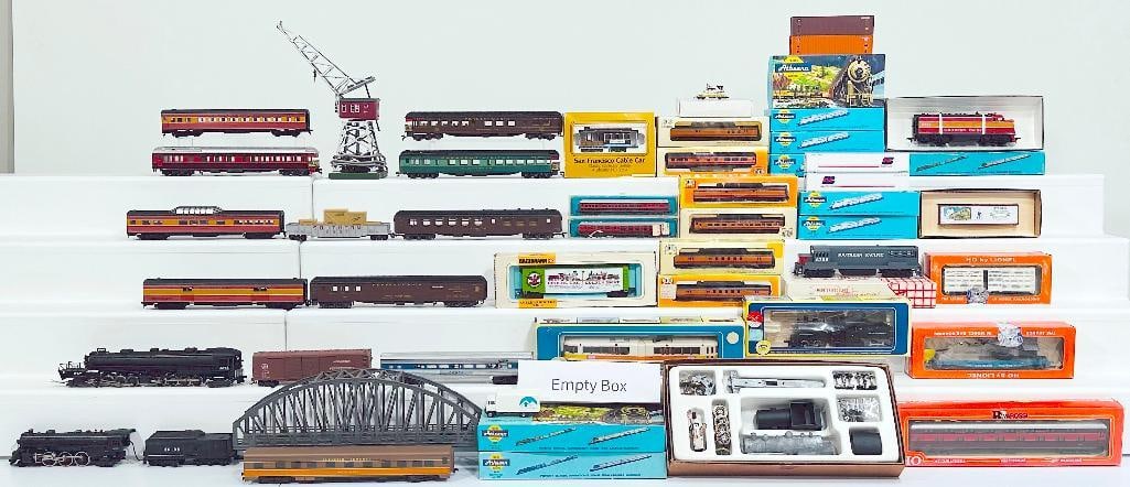 Bachmann/Athern/Lionel Modern HO Scale Assorted Passenger Cars - Freight Cars Engines - Accessories (1 of 20)
