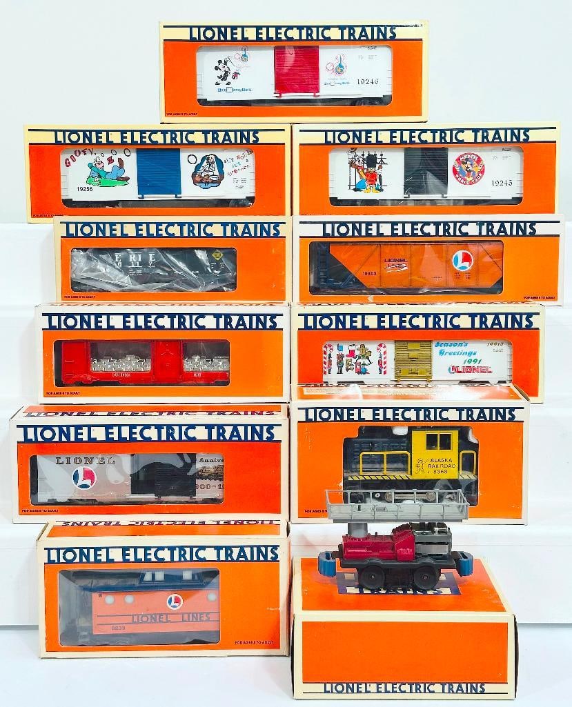 Lionel Modern O Gauge Alaska Motorized Unit/Operating Track Maintenance Car/Nine Assorted Freights (1 of 12)