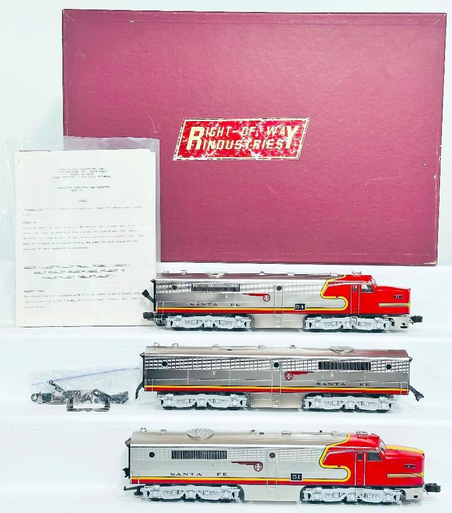 Right - of - Way Industries Modern O Gauge Santa Fe Alco PA A - B - A Set Boxed: Right - of - Way Industries Modern O Gauge Santa Fe Alco PA A - B - A Set Boxed, in C8 or better and with its original box.